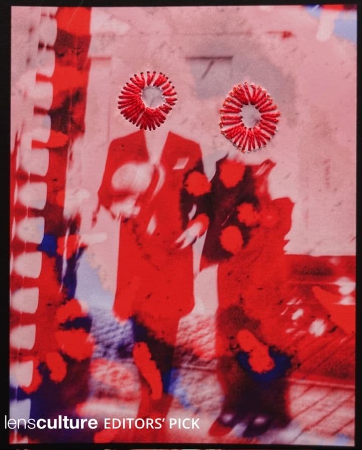 002=Le marié et sa maman enfin réparés, Lensculture Editor’s Pick du Critic’s Choice 2025_The groom and his mom finally repaired, Lensculture Editor's Pick from Critic's Choice 2025.jpg