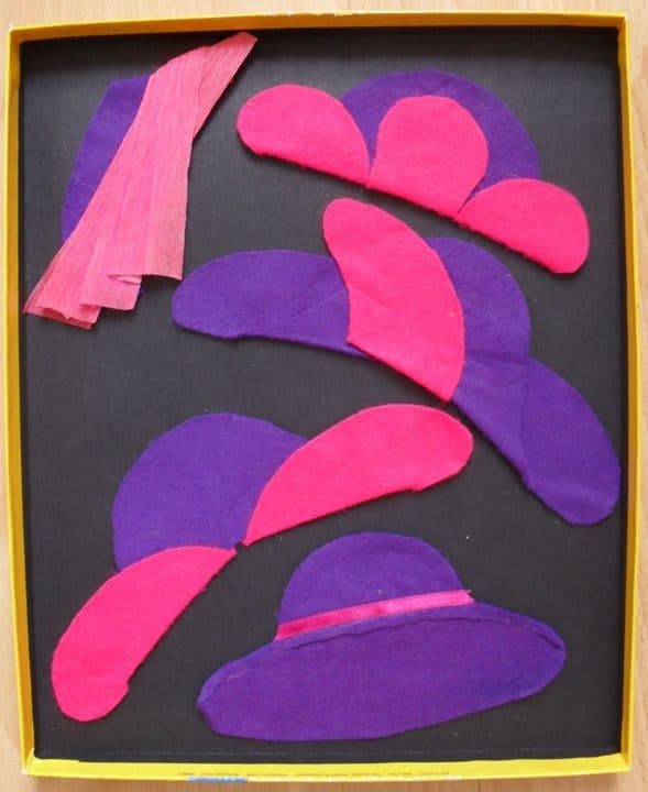 007=Zoé se déguise, recherches chapeaux, feutrine, papier, 1996_Zoé se déguise, hat research, felt, paper, 1996.jpg