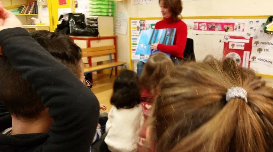 011=Dans une classe d’Argenteuil, lecture de Au lit, les affreux ! Photo de Anne Isaac, 2017_In a classroom, reading of Au lit, les affreux ! Picture from Anne Isaac, 2017.jpg