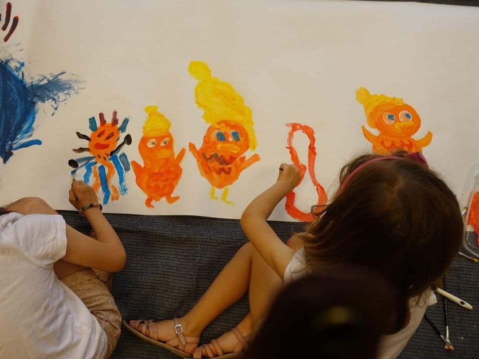 020=A la médiathèque Edmond Rostand de Paris, lors de mon expo Un monde suspendu, Petit Poupou et ses chouchous monstres, 2022_In a multimedia library, during my exhibition A suspended world, Petit Poupou and his friends the monsters, 2022.jpg