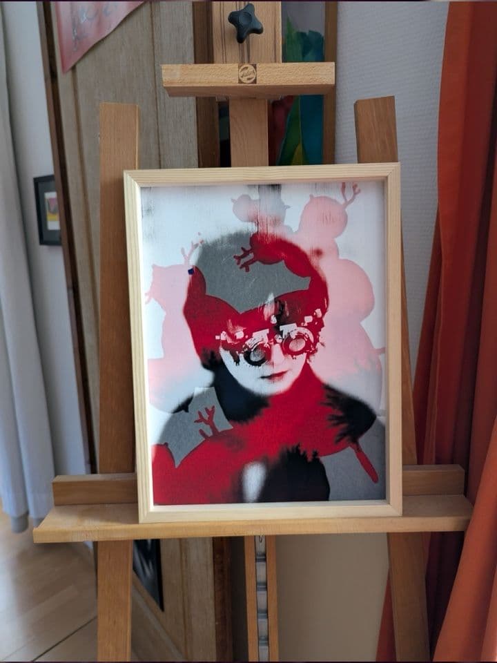 044=De nouveaux yeux, autoportrait, tirage photo-peinture, encadrement 32:42cm, 2025_New eyes, self-portrait, photo-painting print, framed 32:42cm, 2025.jpg