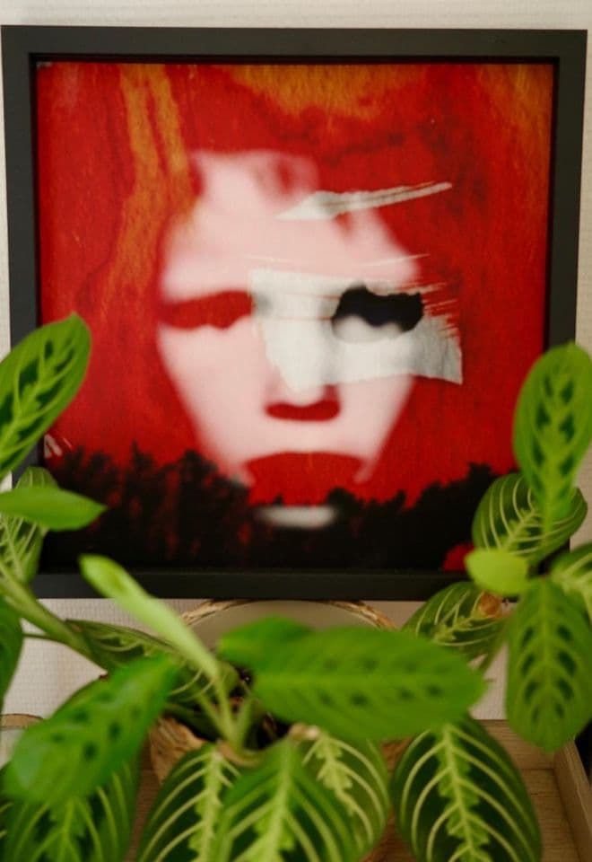 046=Un drôle d'oiseau, autoportrait, tirage photo-peinture, encadrement 30:30cm, collection particulière, photo de Bluevelvet131, 2022_New eyes, self-portrait, photo-painting print, framed 30:30cm, private collection, photo from Bluevelvet131, 2022.jpg
